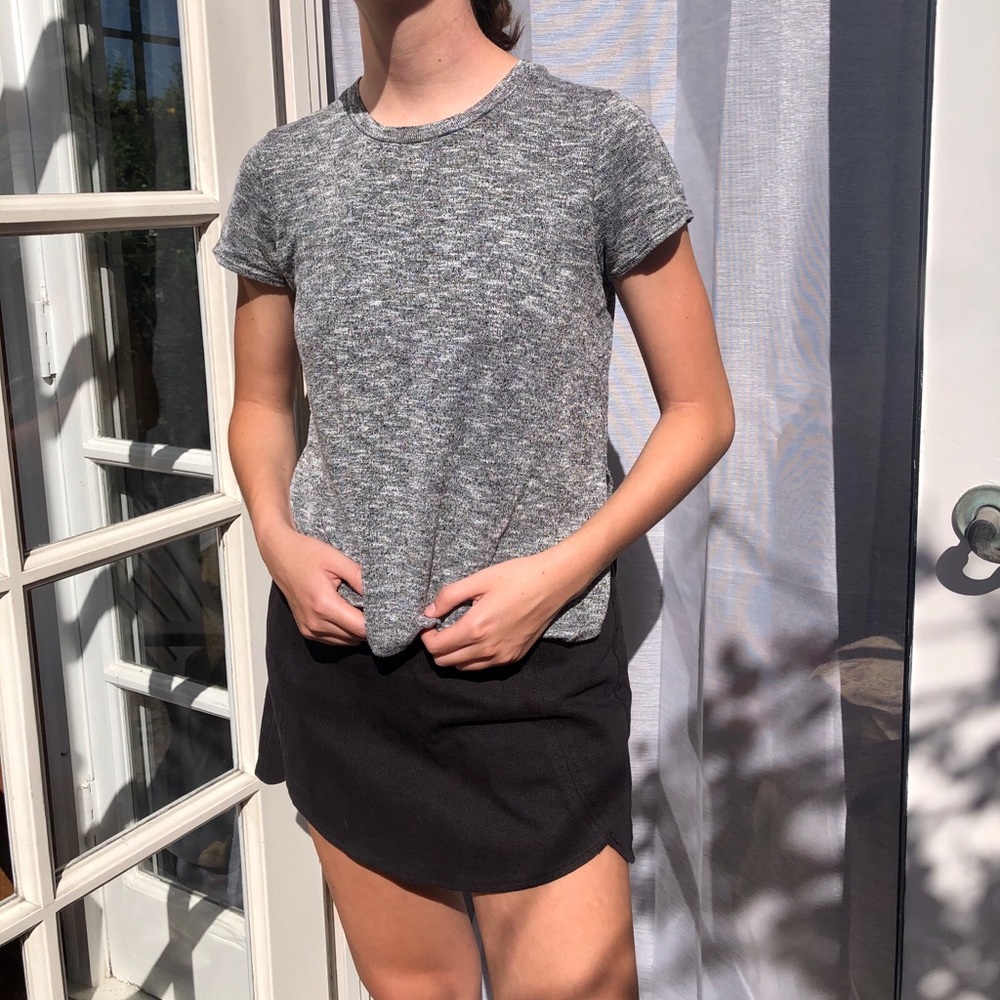 Full tilt heather gray top with side slits